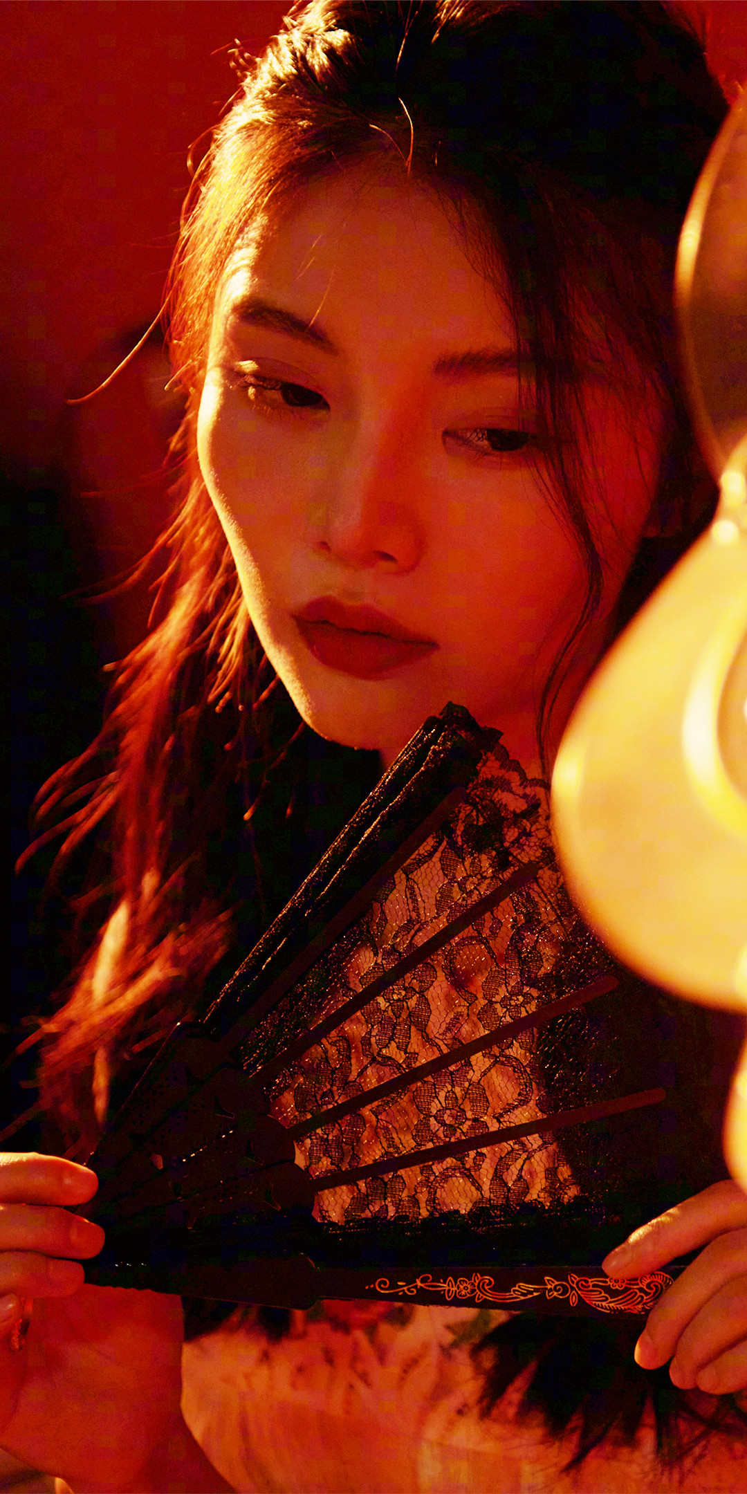 徐冬冬薄纱黑色吊带衫穿搭,徐冬冬薄纱黑色吊带衫