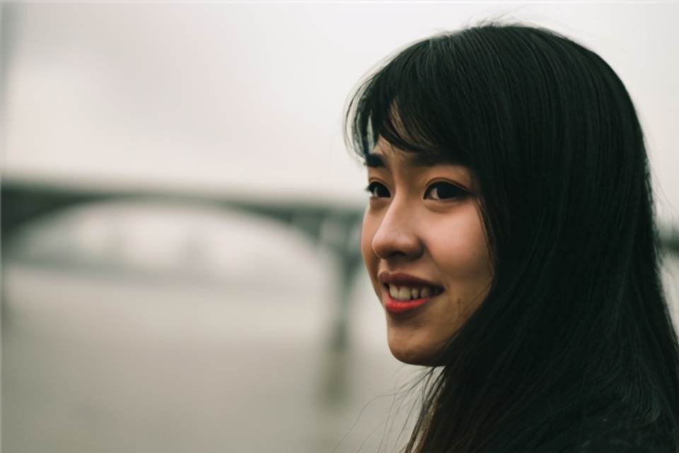 双子座女孩允许你追她的暗示,双子座的女孩怎么追