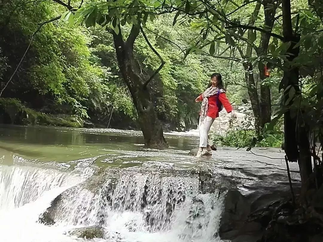 中国大妈拍照十大姿势抖音,中国大妈丝巾拍照姿势