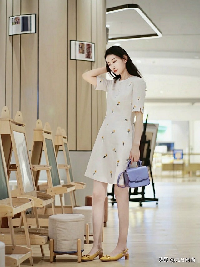 入春第一双鞋不知道怎么选？一双“平头鞋”就足够，时髦整个春天