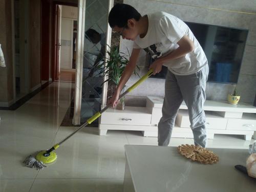 地板清洁不易沾灰,地板老是有灰尘怎么拖才干净