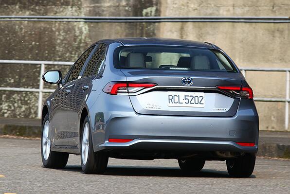 油电混动丰田卡罗拉顶配版,最省油的轿车卡罗拉报价