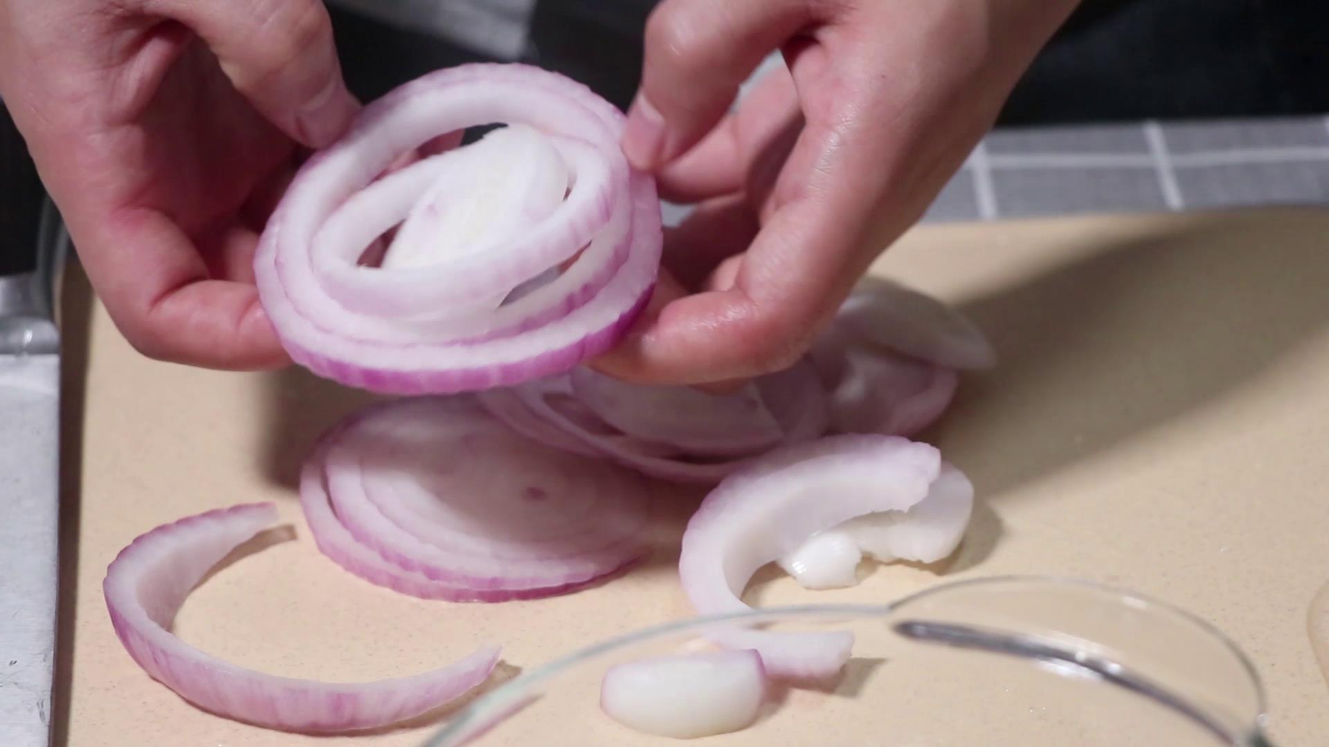 1个鸡蛋怎么做好吃,面粉做洋葱圈