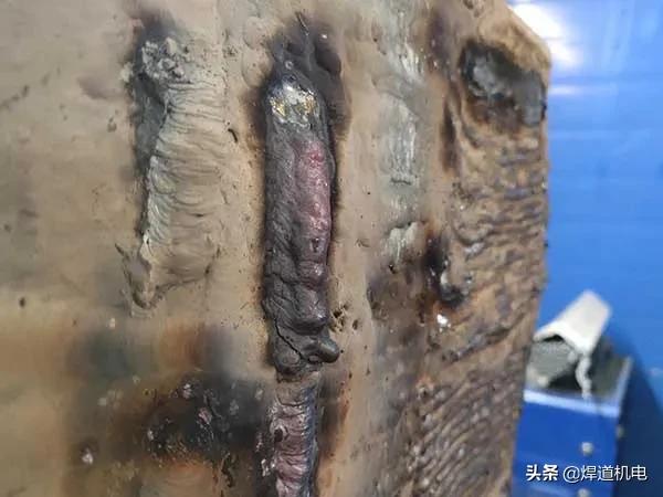 手把焊焊接时怎样分清铁水药皮,电弧焊怎么区分铁水