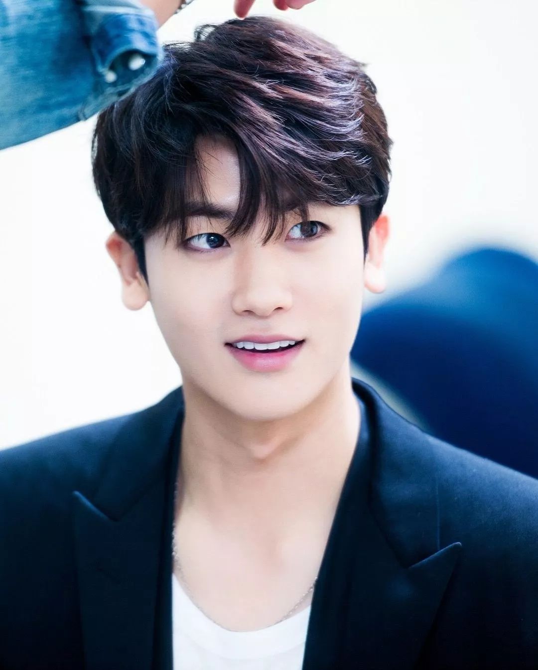 男生发际线高的刘海发型推荐,男生刘海少发际线高适合发型