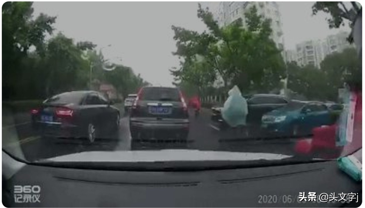 早高峰路上堵路,早高峰加塞违章