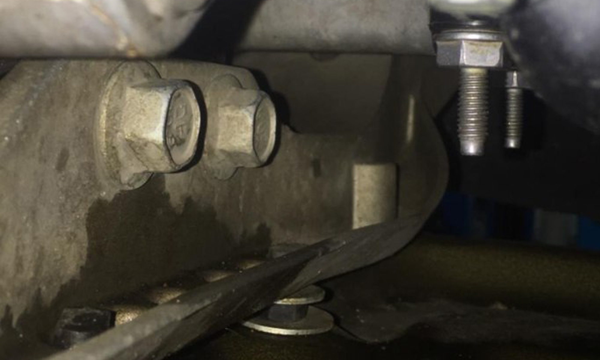 30万级suv福特探险者,福特探险者后减震漏油了怎么回事