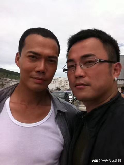 他为了一个机会，下跪争取，奈何“尊严不值钱”，靠拳头打出名堂