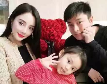 李小璐贾乃亮官宣离婚是真的吗,李小璐贾乃亮离婚后首次同框亮相