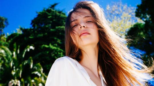 一个高冷的女生有什么特征,高冷的女人的弱点