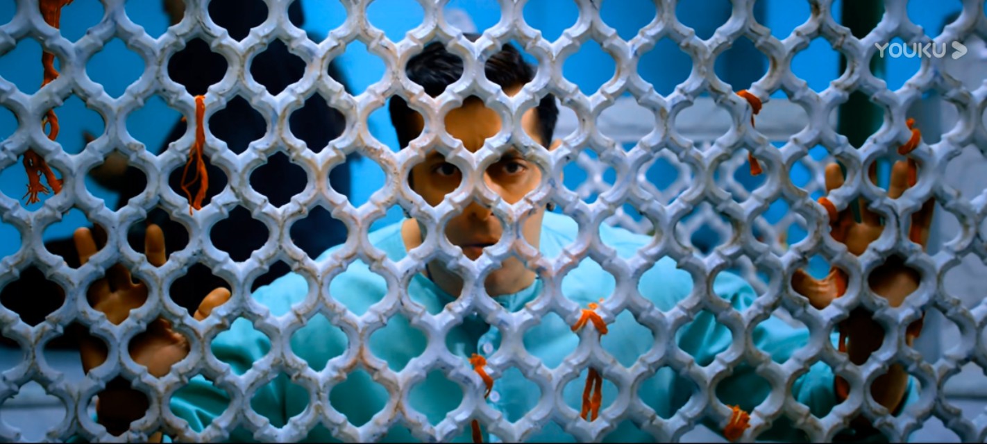 用宗教信仰、职业操守、民族对立，解读《小萝莉的猴神大叔》