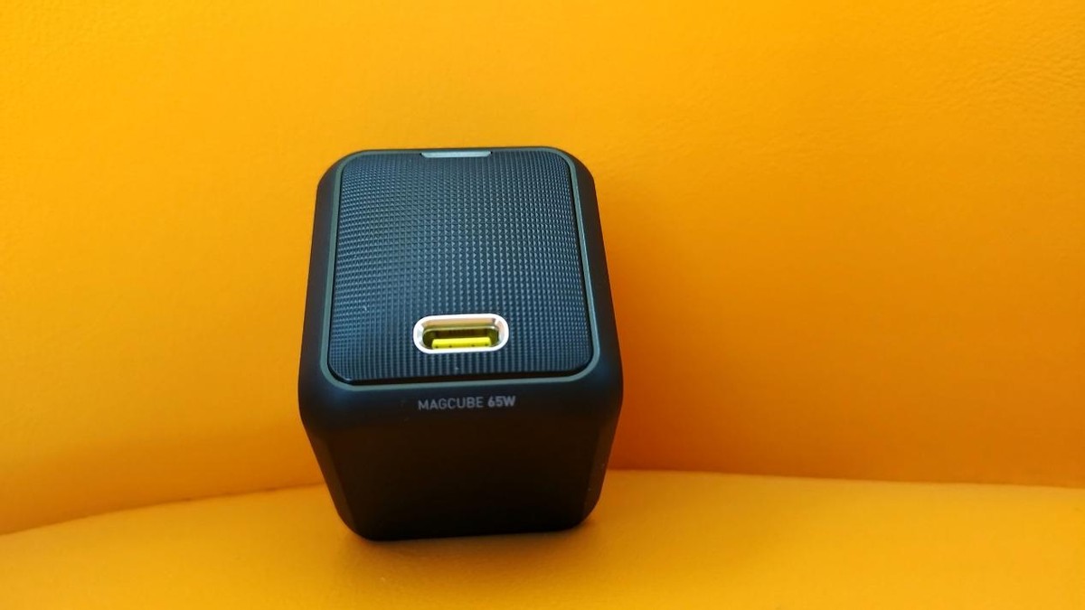 充电效率飞彪，体积小到逆天竟然还比苹果原充小60%AOHi65W体验