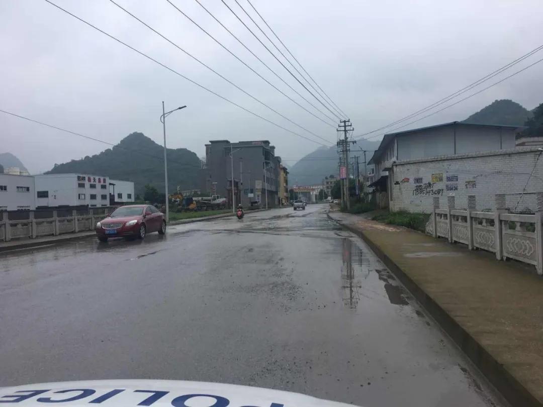 地方最新暴雨预警,黔南大到暴雨预警