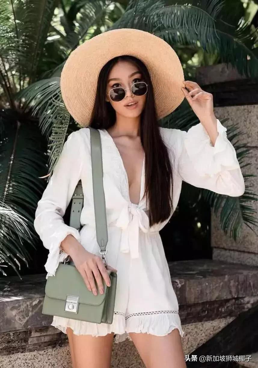 新加坡首位被环球签约艺人,新加坡形象代言人