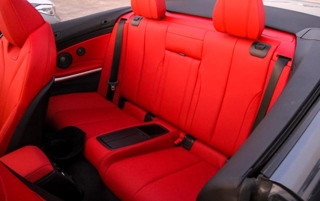 全新宝马4系coupe实车运动感,宝马4系敞篷1米8身高能开吗