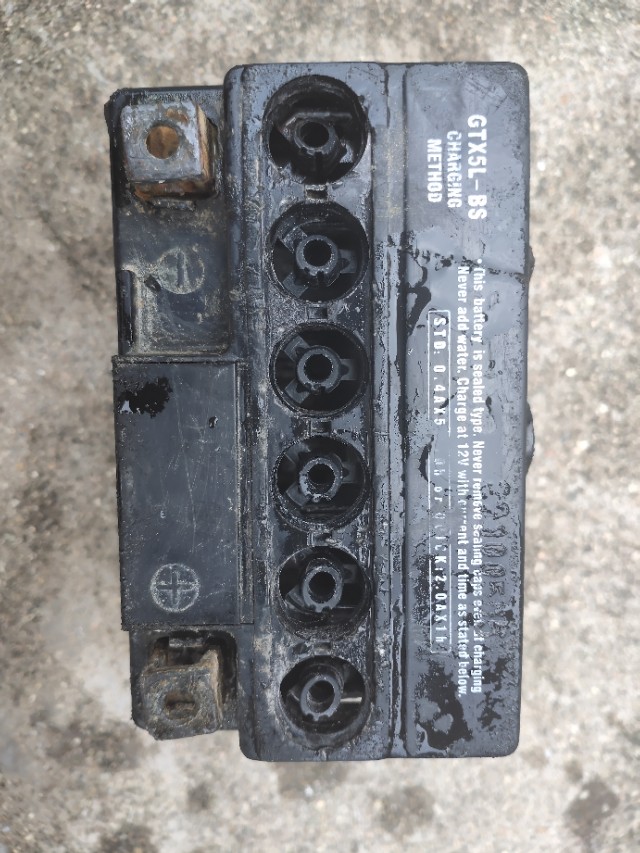 汽车电瓶存不住电的解决方法,12v电瓶存不住电怎么修复