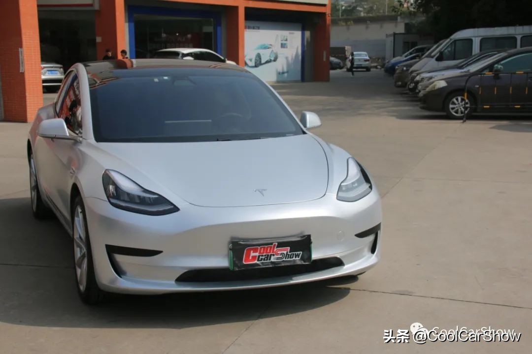 汽车改色膜与喷漆,汽车改色膜和玻璃膜哪个好