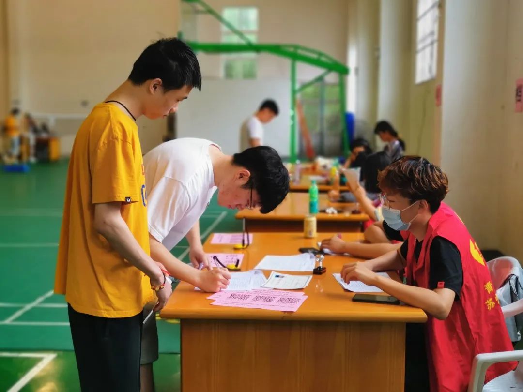 苏州托普“拍了拍”你：冲吧，乘风破浪的毕业生