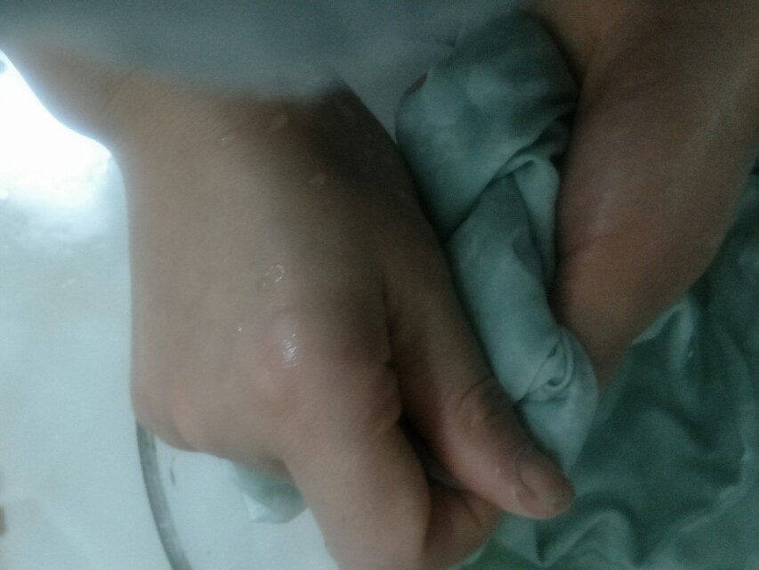 衣服上的油点子用什么方法可洗掉,衣服上的油点子用什么能洗掉