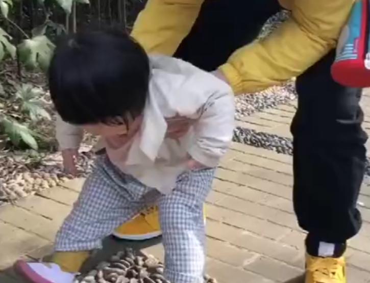 幼儿缺乏安全感怎么跟家长沟通,孩子没有安全感家长怎么办