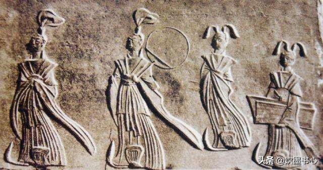 诗中饰·裲裆丨比美国超人早2000多年的“内衣外穿”