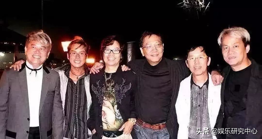 TVB爱国艺人！两次破产，和香港第一古装美女结婚40年至今无子…