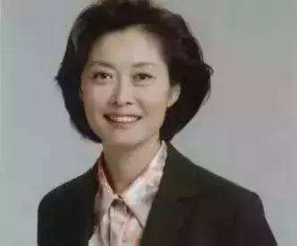 央视主持人敬一丹结过几次婚,敬一丹26岁嫁亿万富翁现如今怎样