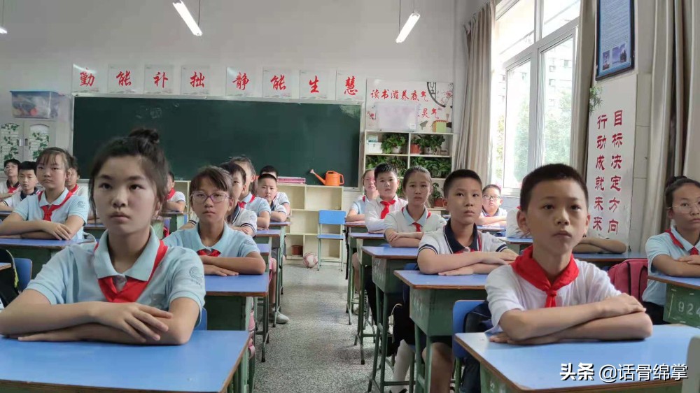 开学第1天的课堂,开学第1天老师给我们上课