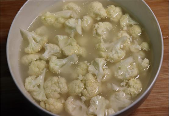 花菜怎么洗才干净？学会这一招，直接让灰尘和虫卵全部跑光光