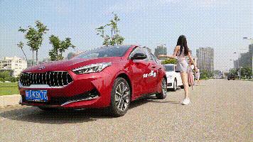 起亚新k3对比昂克赛拉哪个便宜,全新一代新标起亚k3