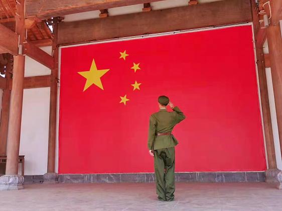 汀粉二代出征，神鹤轻强硬喜获佳绩