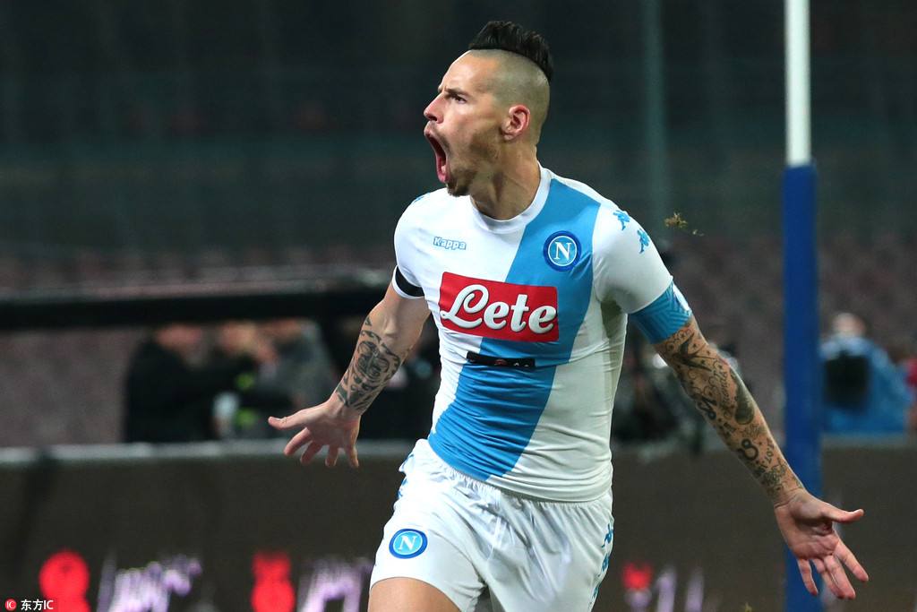 鍝堝瑗垮厠涓秴鐞冨憳,瓒崇悆浜虹墿涓秴