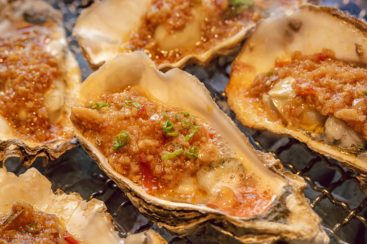 美食店生蚝的n种吃法,乳山生蚝怎么做家常蒜蓉生蚝好吃