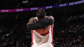 19岁的锡安打出巨星的感觉,当36岁的詹姆斯碰到19岁的锡安