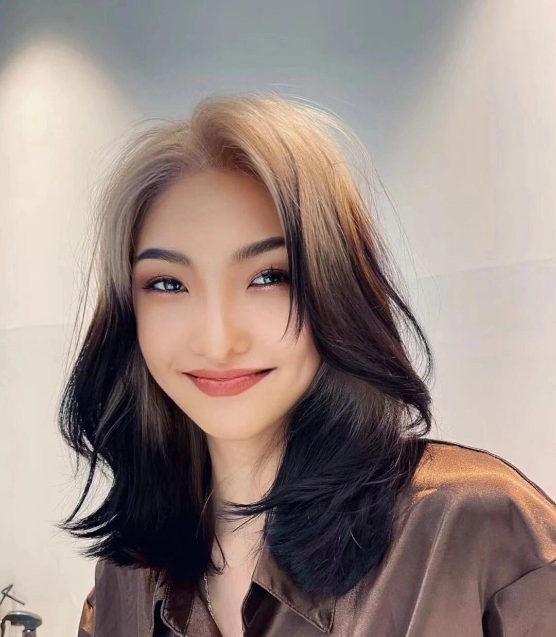 换了一个显脸大的新发型,脸小发型女2021流行发型