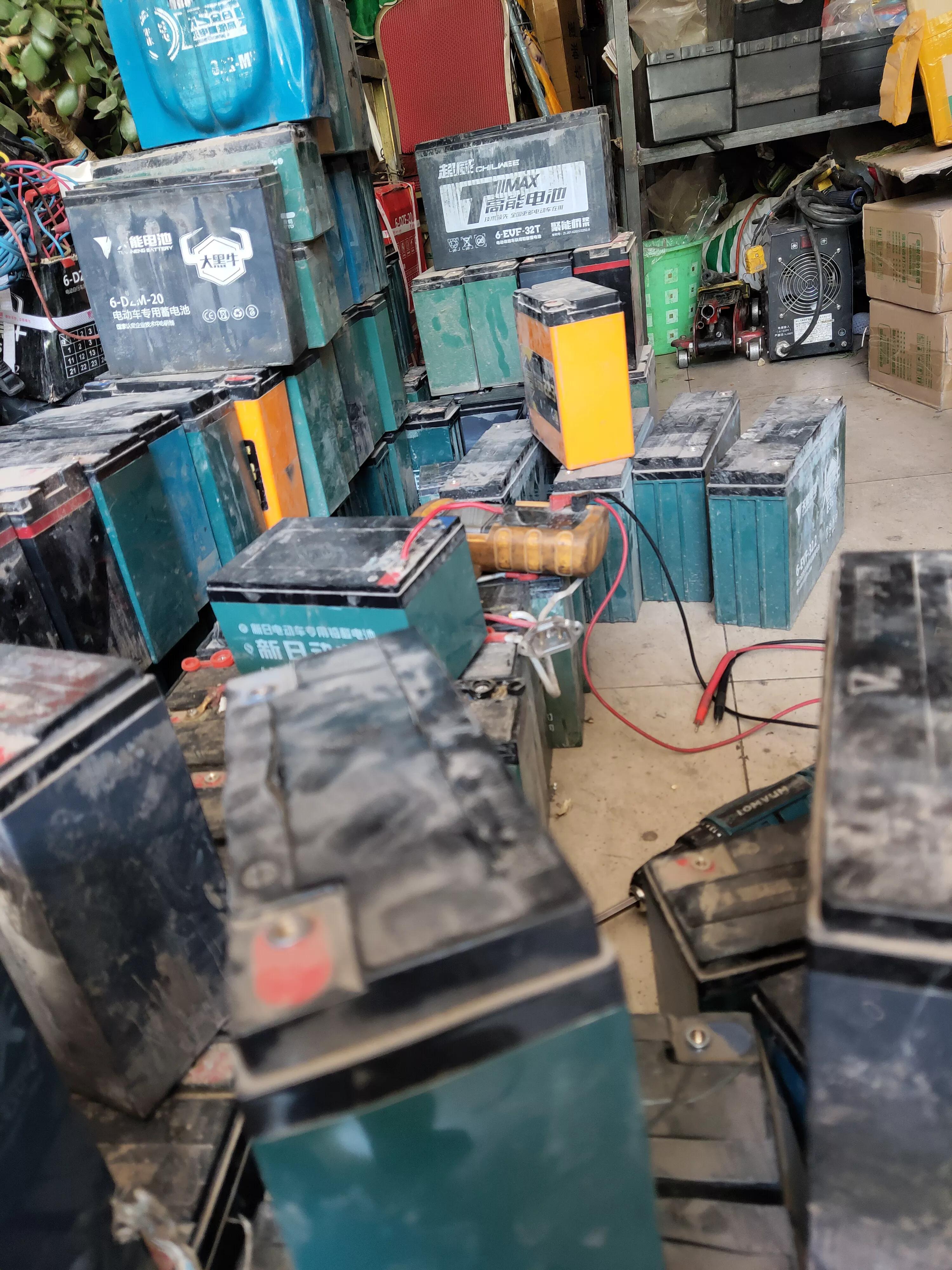 电动车装4块电池好还是5块电池好,电动车换电池怎样选到原装电池