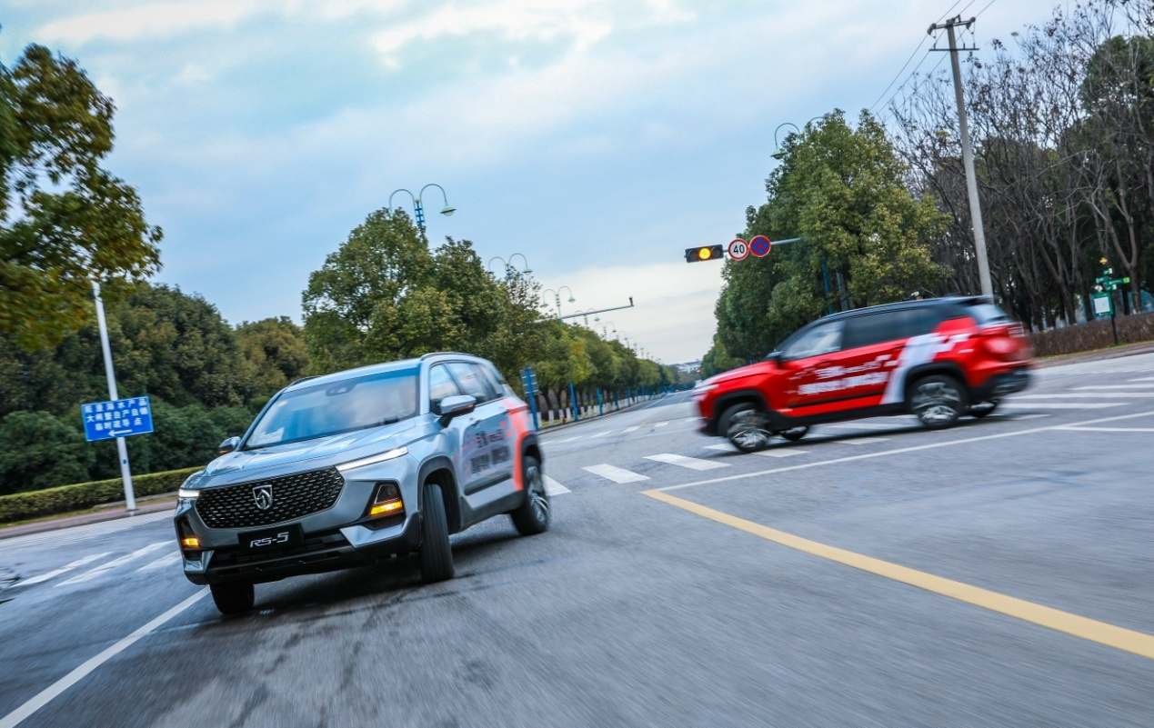 钣金厚真的更安全吗?看宝骏RS5主动出击,主动安全更放心