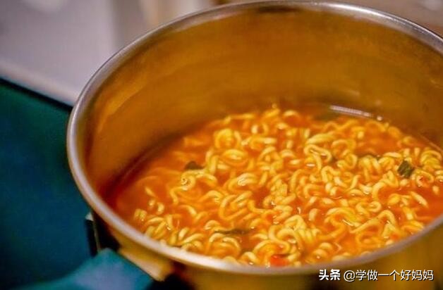 怀孕不到三个月可以吃泡面吗,怀孕后还能吃火锅吗