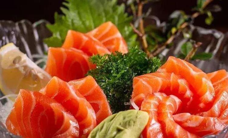 喝红酒忌口食物是什么食物,喝红酒不能和什么食物一起吃