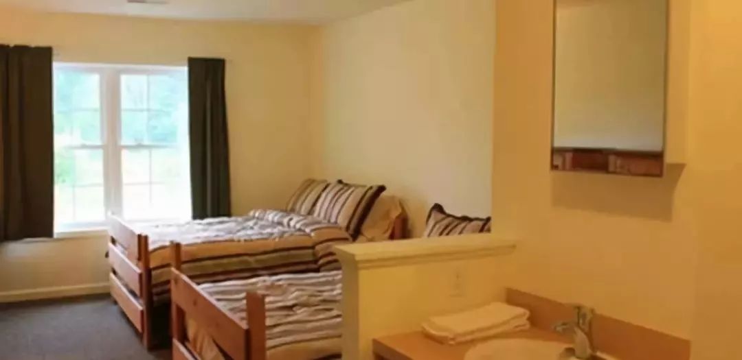 鏂板槈鍑哄浗,缇庡浗鍩虹潱瀛︽牎