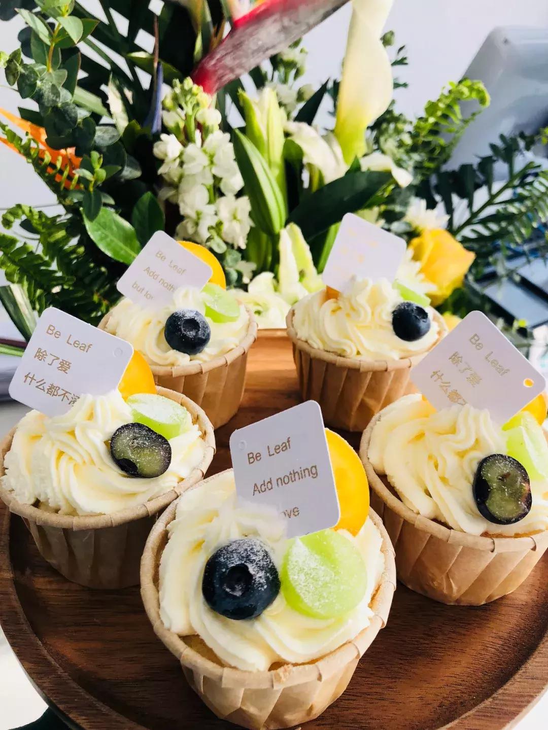 源和1916里的这家网红店，是花店也是甜点店还是图书馆