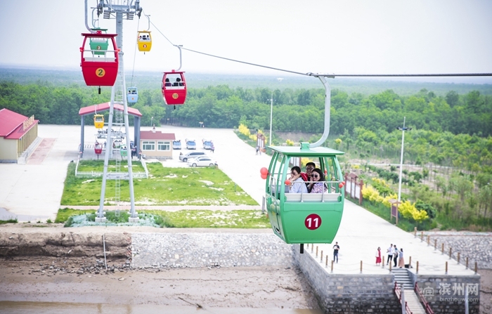 2018时光已走滨州日报90后小美摄影记者定格了您的最美