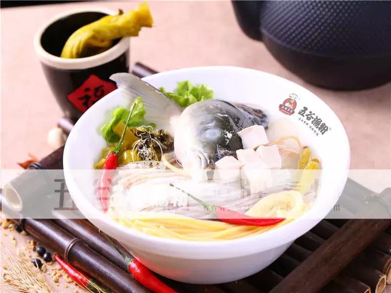 五谷渔粉的白色汤底,原味五谷渔粉家庭版汤底