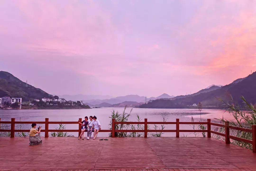 C位出道的千岛湖绝版亲水民宿！要把千岛湖最美的景装进房间……