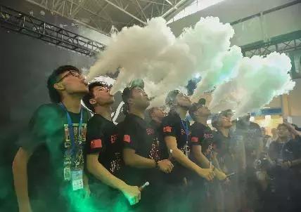 就靠卖它，每个员工拿到年终奖900万！然而……