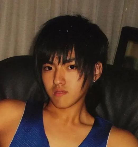 妈妈报警、六六道歉、资本弃子,到底谁令吴亦凡一步步跌落神坛?