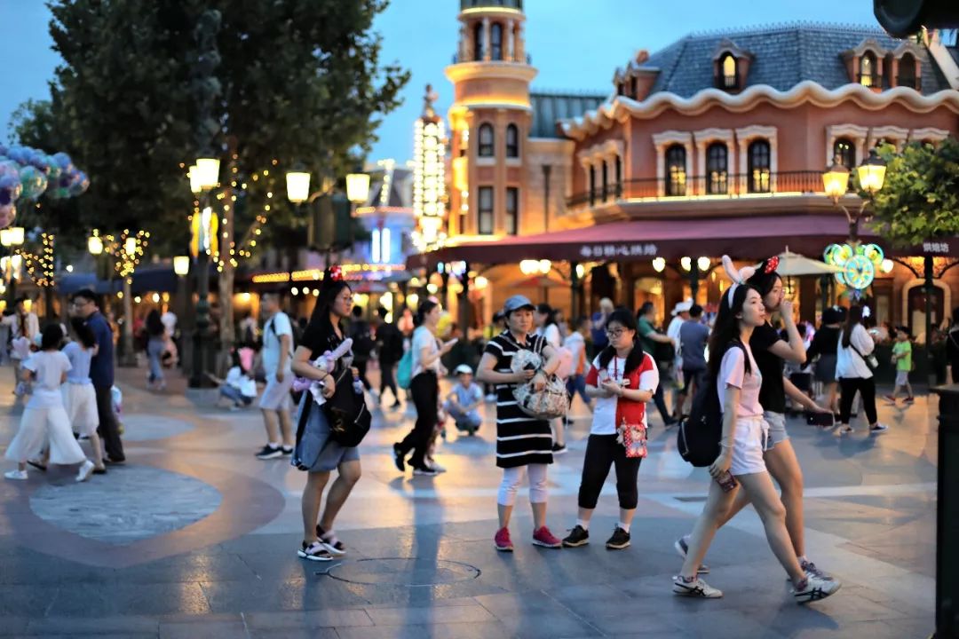 暑假两个人去北京五六天2000够吗,暑假两个人去青岛多少费用