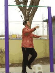 撞树、火疗、喝尿....谁是土法养生界的霸主？