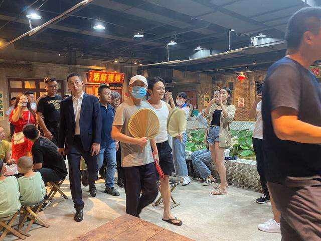 茶颜悦色和文和友是一家吗,茶颜悦色2万人排队