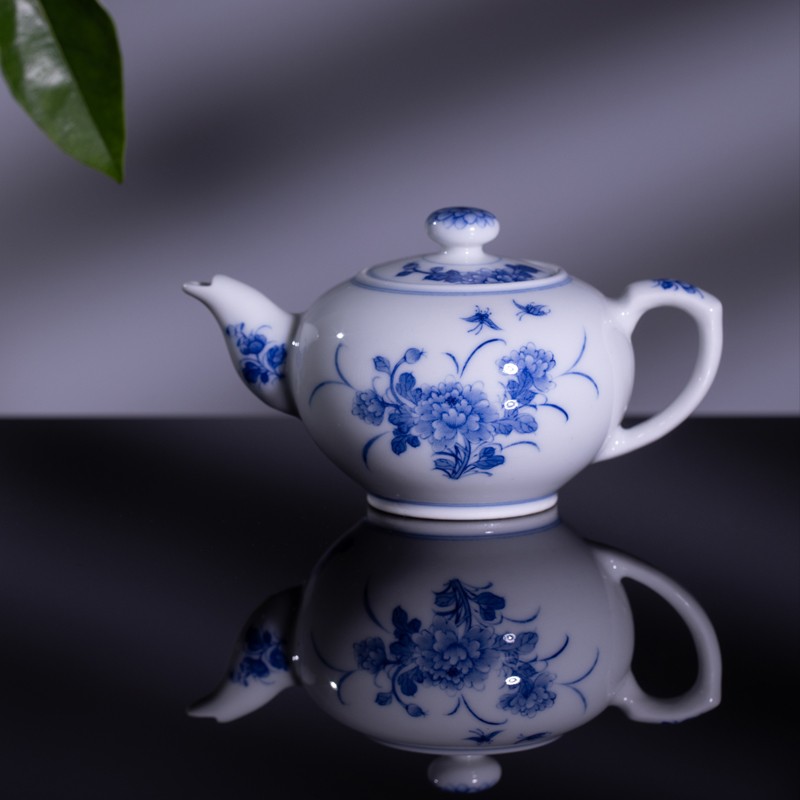 醴陵瓷器怎么卖得比景德镇的还贵,景德镇老瓷器回收价格